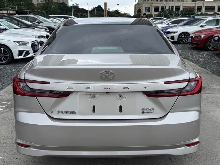 Фото 3 - Toyota Camry