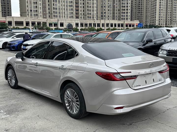 Фото 4 - Toyota Camry