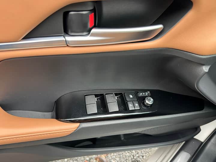 Фото 9 - Toyota Camry