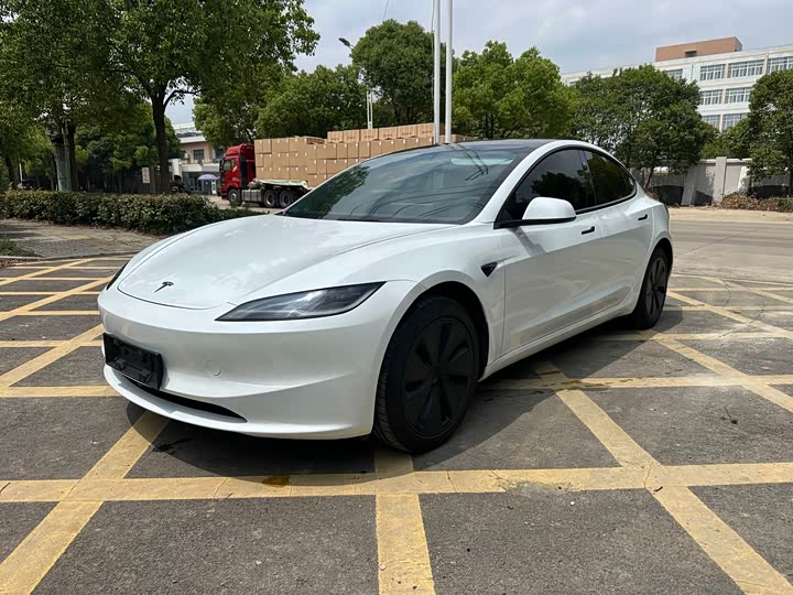 Zdjęcie 1 - Tesla Model 3