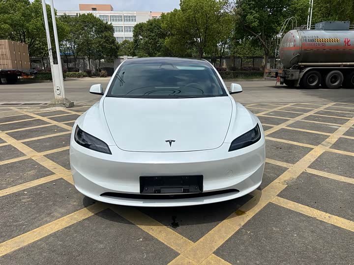 Zdjęcie 2 - Tesla Model 3