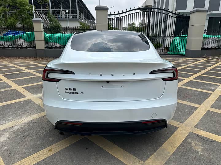 Zdjęcie 4 - Tesla Model 3