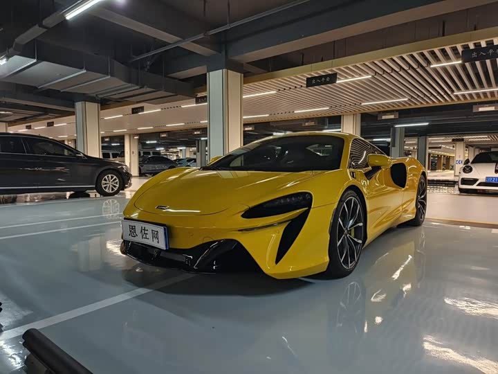2023 McLaren Artura