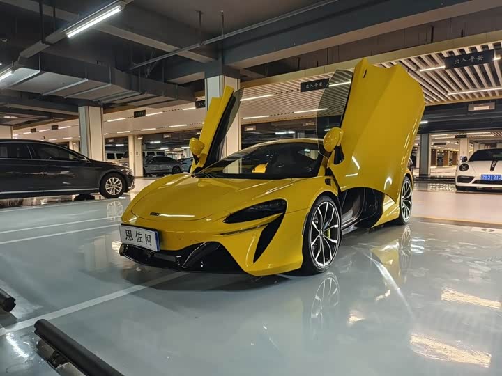 2023 McLaren Artura