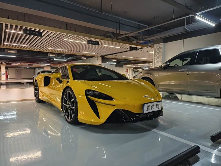 2023 McLaren Artura