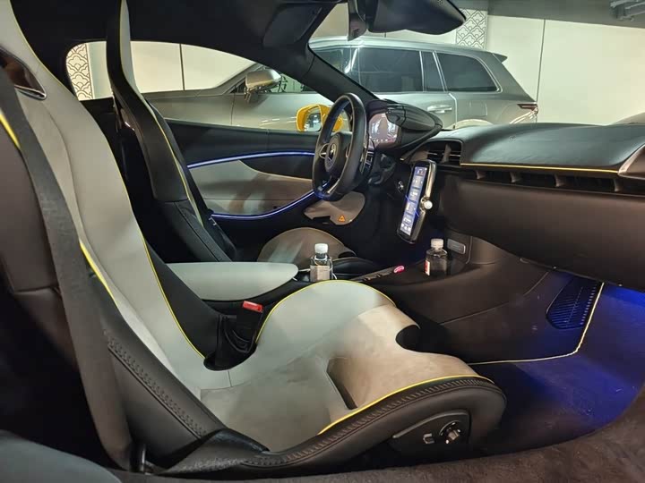McLaren Artura 2023 2023款 3.0T Hybrid 标准型