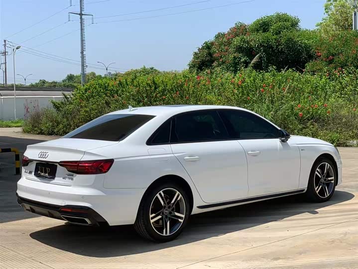 Фото 4 - Audi A4L