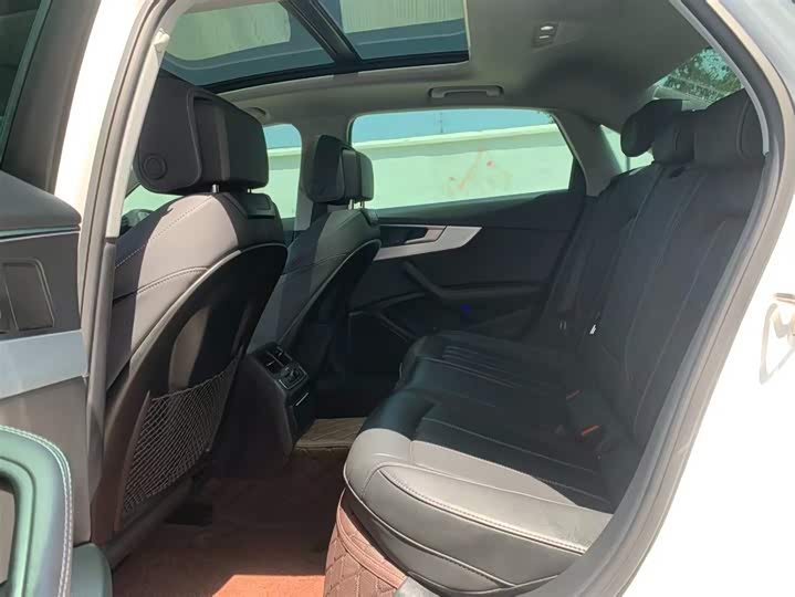 Фото 7 - Audi A4L