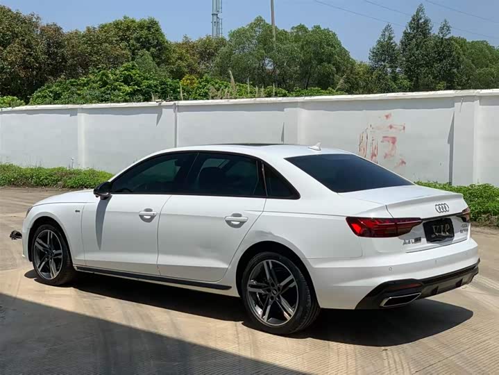 Фото 8 - Audi A4L