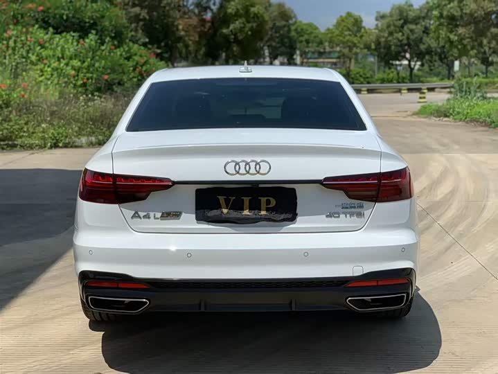 Фото 9 - Audi A4L