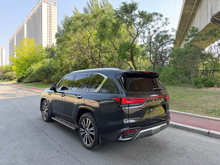 2025 Lexus LX
