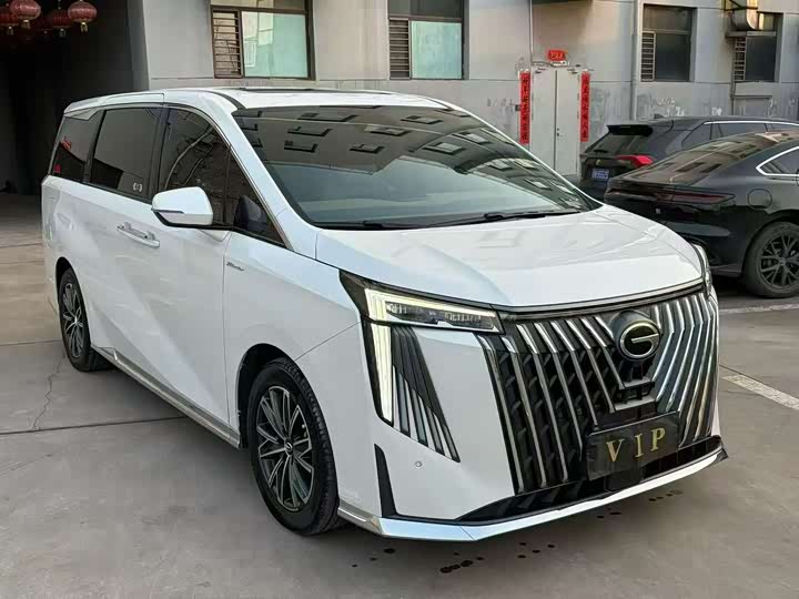 Фото 2 - GAC Trumpchi M8