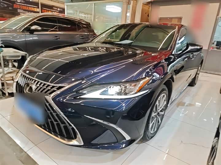 Фото 2 - Lexus ES