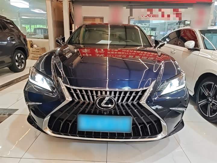 Фото 3 - Lexus ES
