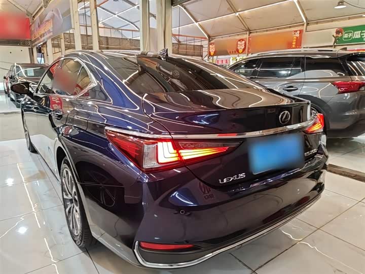 Фото 5 - Lexus ES