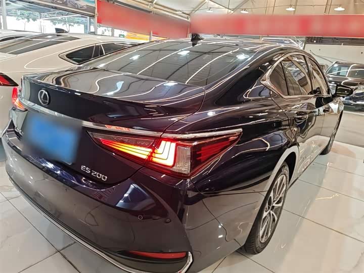Фото 7 - Lexus ES