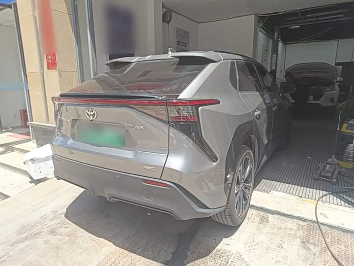 Фото 7 - Toyota bZ4X