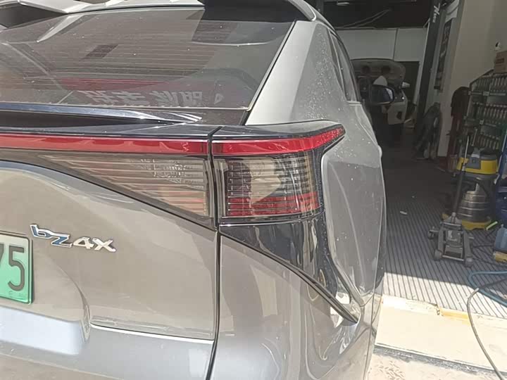 Фото 8 - Toyota bZ4X
