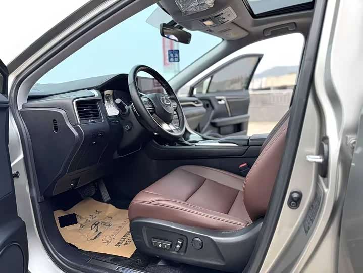 Фото 6 - Lexus RX