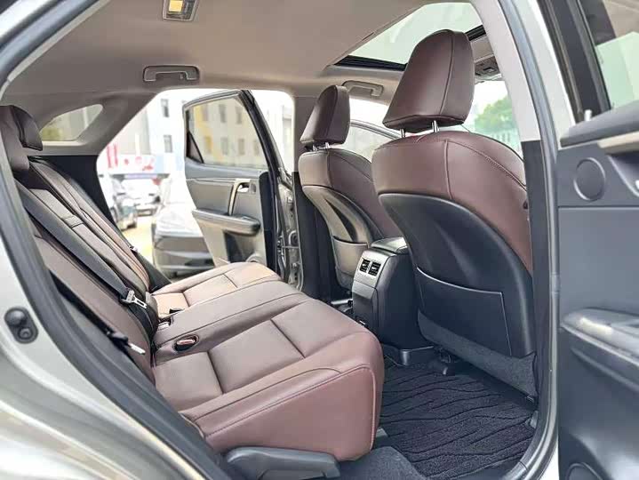 Фото 7 - Lexus RX