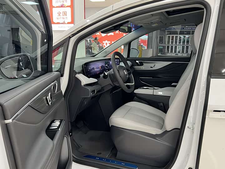 صورة 4 - Buick GL8 ES