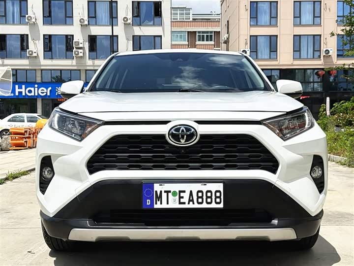 Фото 2 - Toyota RAV4