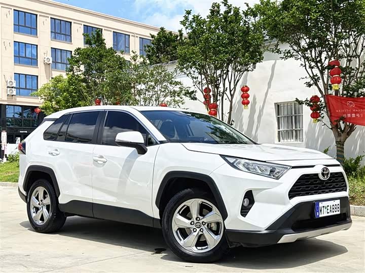Фото 3 - Toyota RAV4