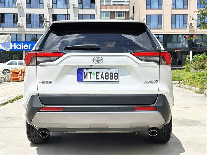 Фото 5 - Toyota RAV4