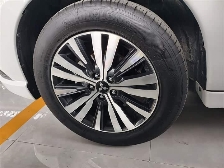 Фото 4 - Mitsubishi Outlander