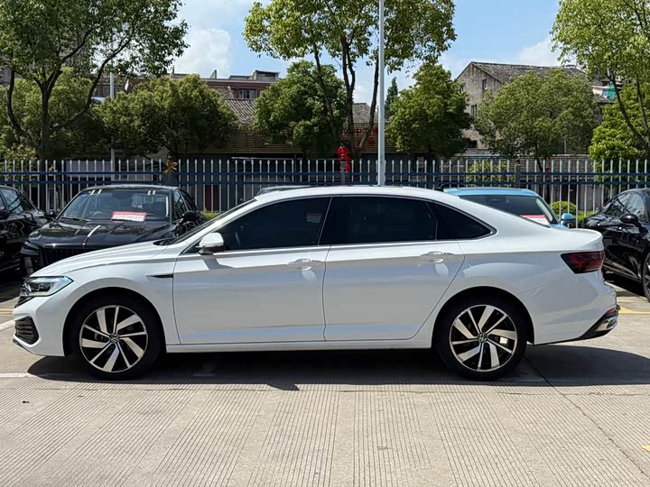 Фото 4 - Volkswagen Sagitar L