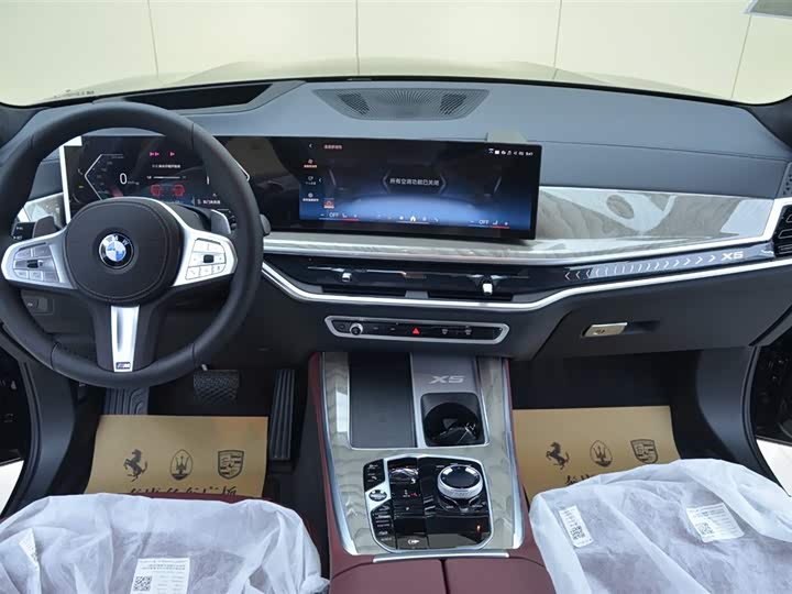 BMW X5 2026 2026款 改款 xDrive 40Li M运动曜夜套装