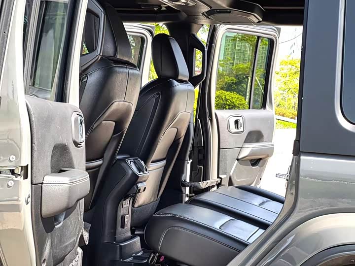 Photo 6 - Jeep Wrangler Hybrid