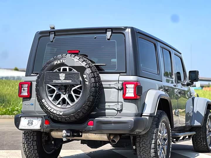 Photo 9 - Jeep Wrangler Hybrid