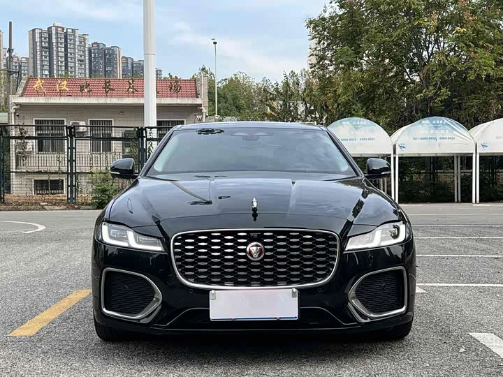 Фото 2 - Jaguar XF L