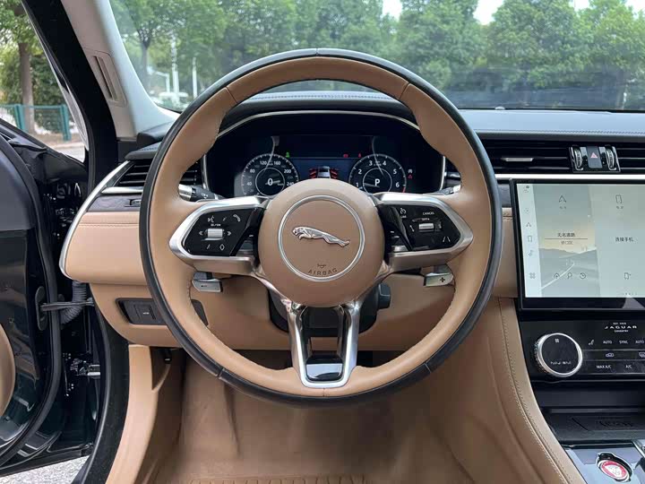 Фото 6 - Jaguar XF L