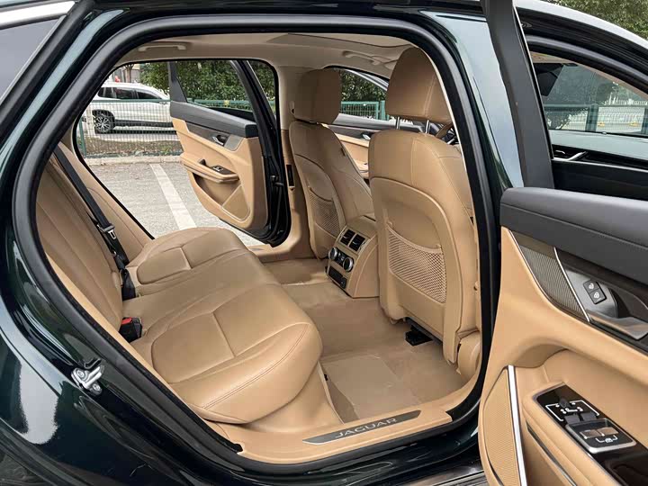 Фото 8 - Jaguar XF L