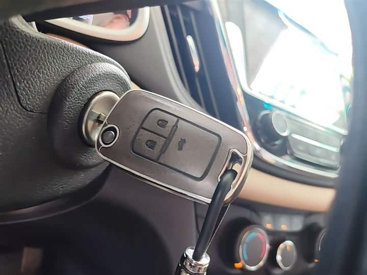 Chevrolet Monza 2021 2021款 320 自动悦享天窗版