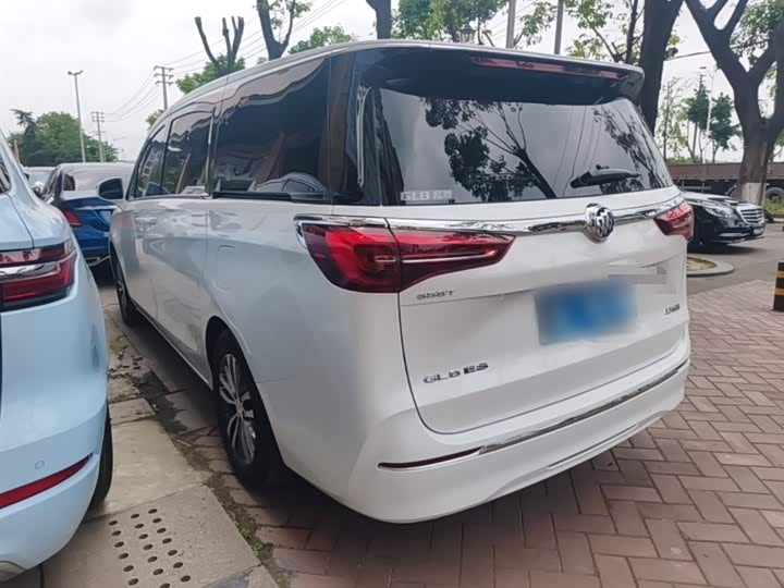 Photo 5 - Buick GL8 ES