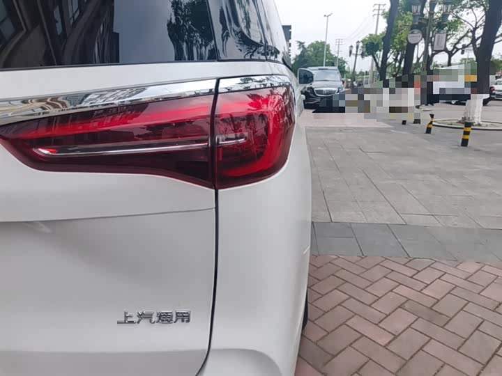 Photo 8 - Buick GL8 ES