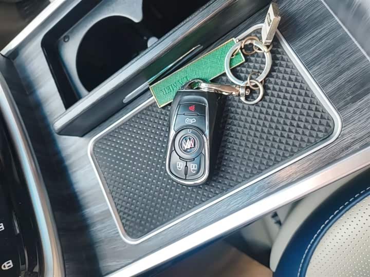 Photo 9 - Buick GL8 ES