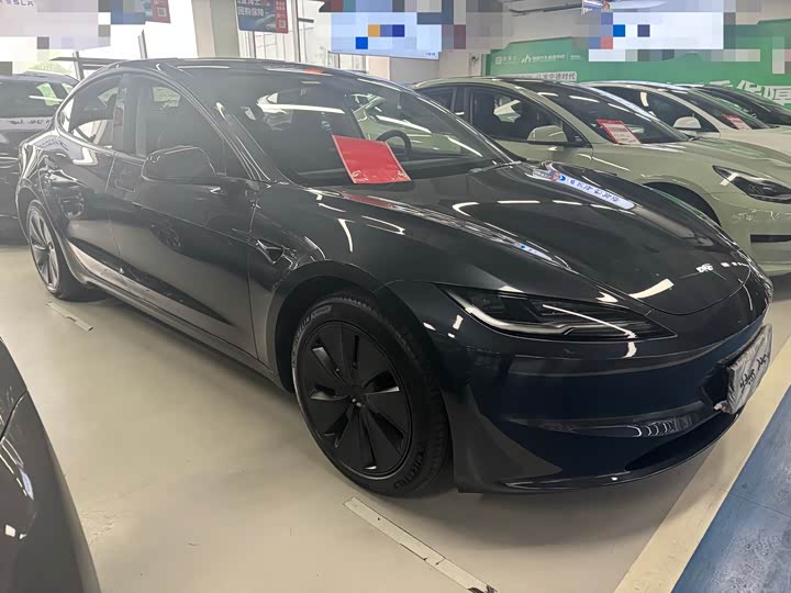 Фото 3 - Tesla Model 3