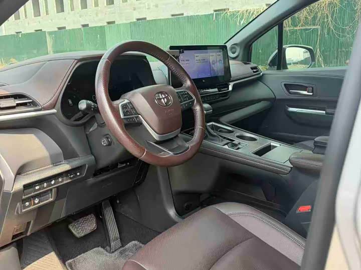 Toyota Sienna 2021 2021款 2.5L混动 铂金版