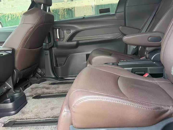 Toyota Sienna 2021 2021款 2.5L混动 铂金版