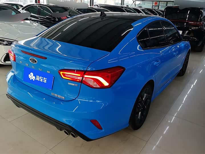 Ford Focus 2022 2022款 三厢 EcoBoost 180 自动ST Line