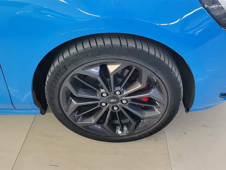Ford Focus 2022 2022款 三厢 EcoBoost 180 自动ST Line