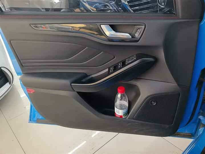 Ford Focus 2022 2022款 三厢 EcoBoost 180 自动ST Line