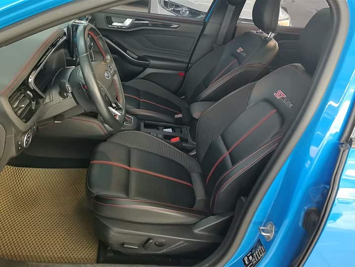 Ford Focus 2022 2022款 三厢 EcoBoost 180 自动ST Line