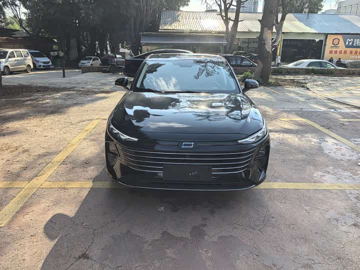 2025 Bestune B70