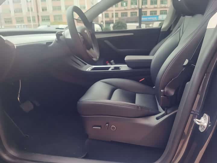 Фото 3 - Tesla Model Y