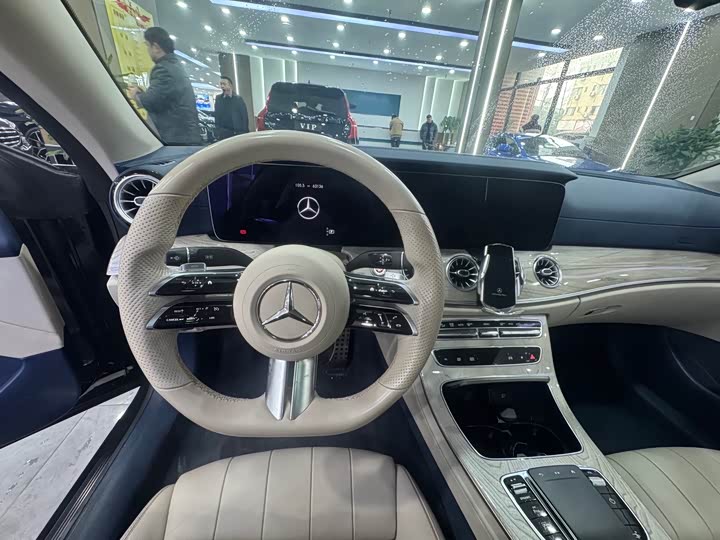 Фото 4 - Mercedes-Benz E-Class